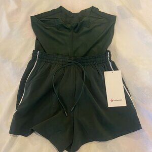 Lululemon Lightweight Relaxed Short 3”. Long liner. Hunter green w/stripes. Sz 4